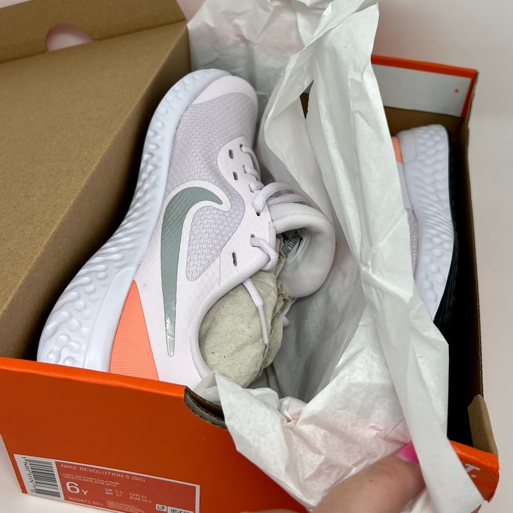 Nike | Revolution 5 Sneakers, Light Violet, Size 5.5(6Y) - NEW IN BOX - Picture 4 of 6